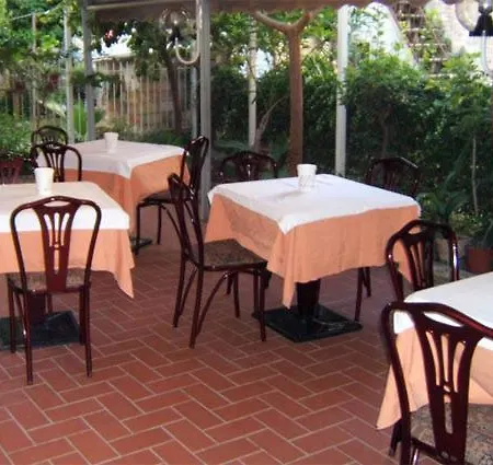 Hotel Centrale 2*