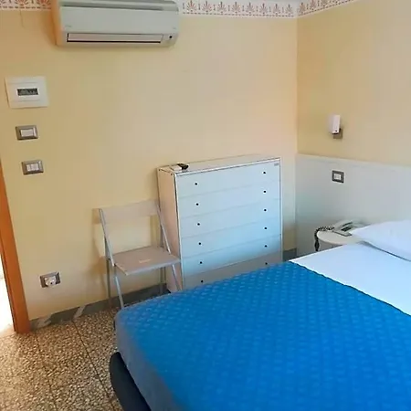 Centrale Hotel 2*